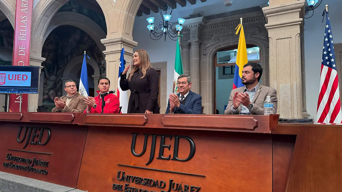 El Centro de Negocios-UJED entregó diplomas a productores de miel que concluyeron un diplomado 2